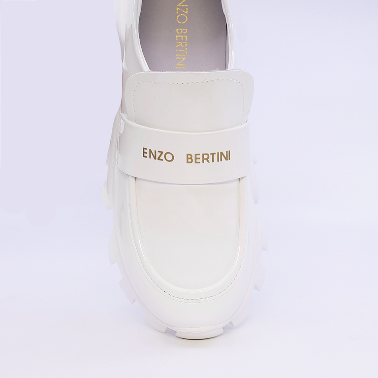 Pantofi tip loafer femei Enzo Bertini albi din piele lăcuită 386edp194la